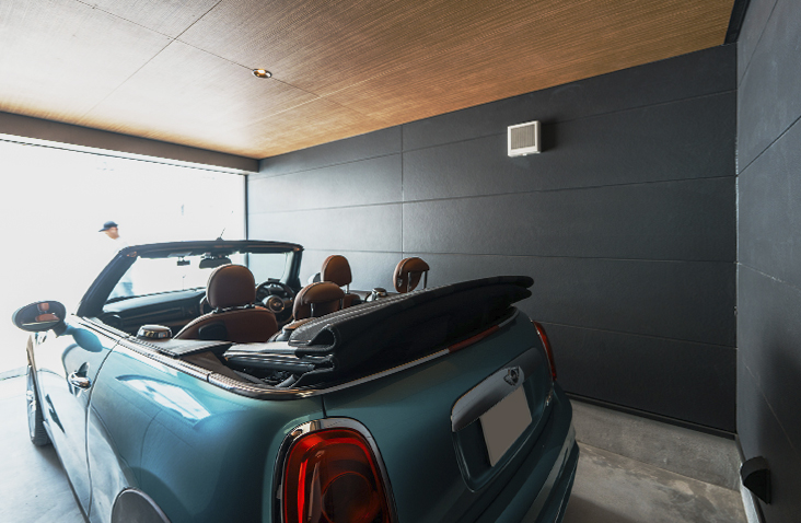 スマートホームのシャッター付きガレージ２